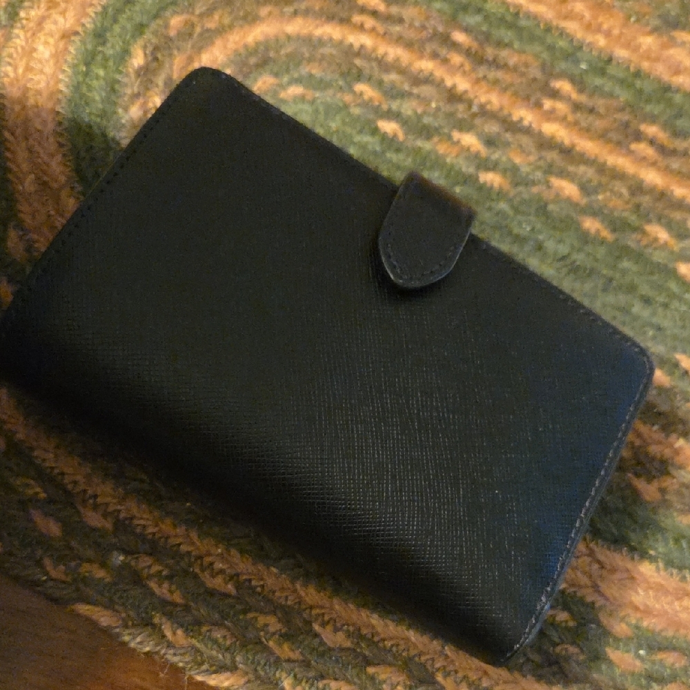 !Kate Spade Black Wallet Execellent Condition - Picture 8 of 8